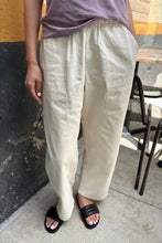 Load image into Gallery viewer, GardenersPants_Naturel_1.jpg