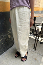 Load image into Gallery viewer, GardenersPants_Naturel_2.jpg