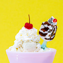 Load image into Gallery viewer, Midi Sundae Hair Claw Clip