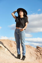 Load image into Gallery viewer, ALMA CROP TEE