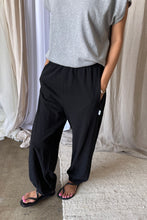 Load image into Gallery viewer, Black Balloon Pant