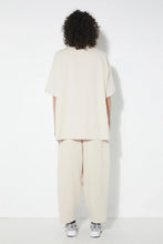 Load image into Gallery viewer, 25TC2028-CA_AVA_BEIGE_SHIRT_RITA_ROW_WOMEN_AW25_4.webp
