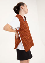 Load image into Gallery viewer, 68f6623ec600065f8f92bc31_2-neck-sweater-round-and-v-neck-unisex-knitted-100-wool-sustainable_1768606628759.jpg
