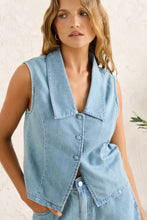 Load image into Gallery viewer, CD25W-FT40-DEN-SAILOR-DENIM-VEST_1.jpg
