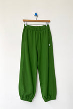 Load image into Gallery viewer, FTBalloonPants_Avocado_0.jpg
