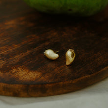 Load image into Gallery viewer, Mango-Charm-Brass-Stud-12_55c218aa-19ae-4dce-b51e-51af02045766.jpg

