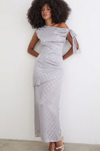 Load image into Gallery viewer, SARDIAN-DRESS-CFN-MNCHRM-SLVR-GRY-33582.jpg
