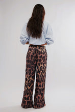 Load image into Gallery viewer, Leopard All Out Satin Pant
