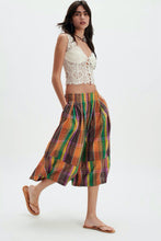 Load image into Gallery viewer, Orange Ivy Crop Pull-On Cullotte
