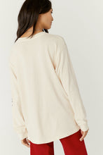Load image into Gallery viewer, Queen Of Hearts Oversized Long Sleeve Tee
