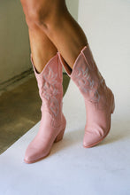 Load image into Gallery viewer, Rose Unaro Boot
