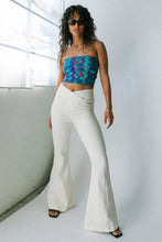 Load image into Gallery viewer, Worn White Venice Beach Flare
