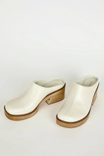 Load image into Gallery viewer, Cream Tides Clog
