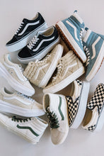 Load image into Gallery viewer, Black Old Skool Stackform
