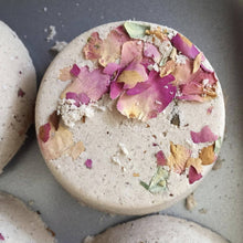 Load image into Gallery viewer, Rose Cardamom Bath Fizzy
